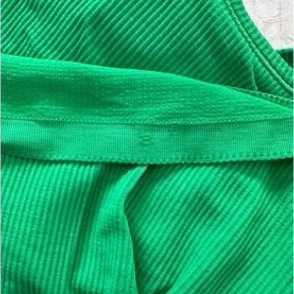 Lululemon Women’s Ebb To Street Tank in Green Bean Size 8 EUC Like New! - Picture 2 of 8